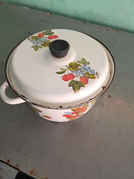 Кастрюля  эмалированая