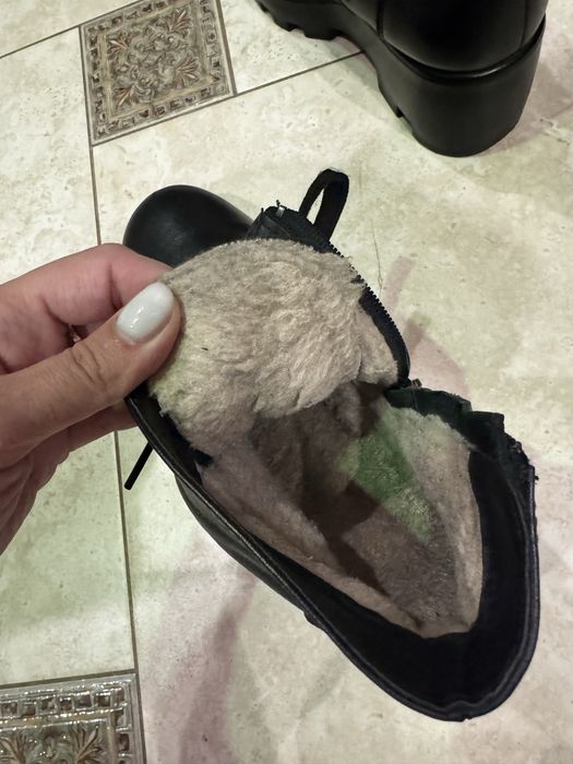 Кожаные черные ботинки  38р кожа