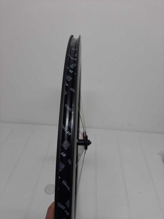 Roda de carbono: DT SWISS ARC 1100 DICUT 80 5/100 (Roda FRENTE)