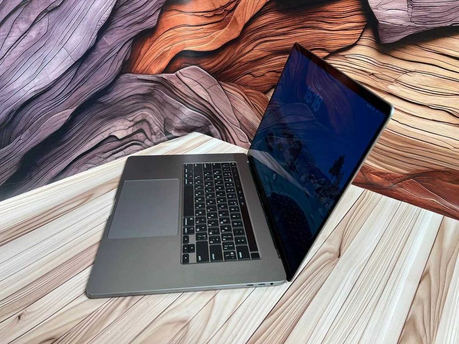 Ультрабук Apple MacBook Pro 16 2019 A2141 з екраном 16"