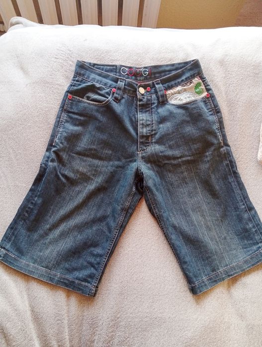 Oryginalne spodenki COOGI w stylu Y2K / vintage streetwear. Haftowane kieszenie, kolorowe detale i grubszy jeans. Bardzo modny klimat 2000s / hip hop