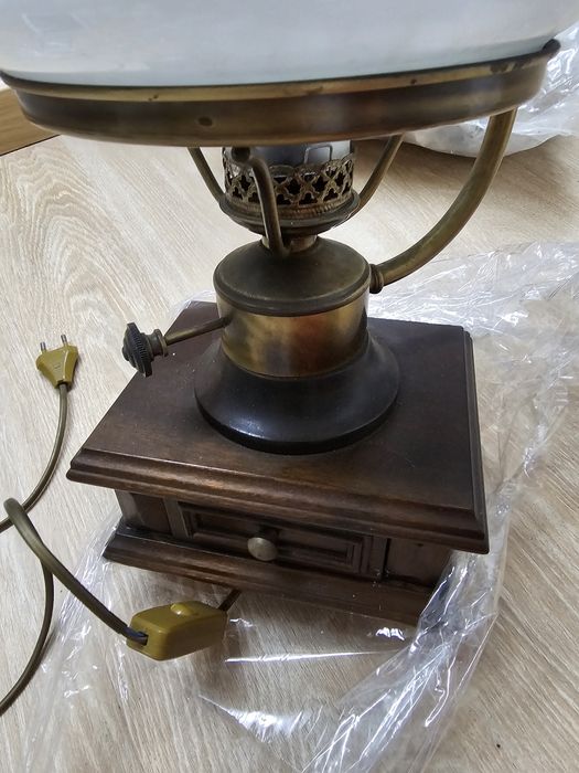 Candeeiro de mesa em vidro e madeira