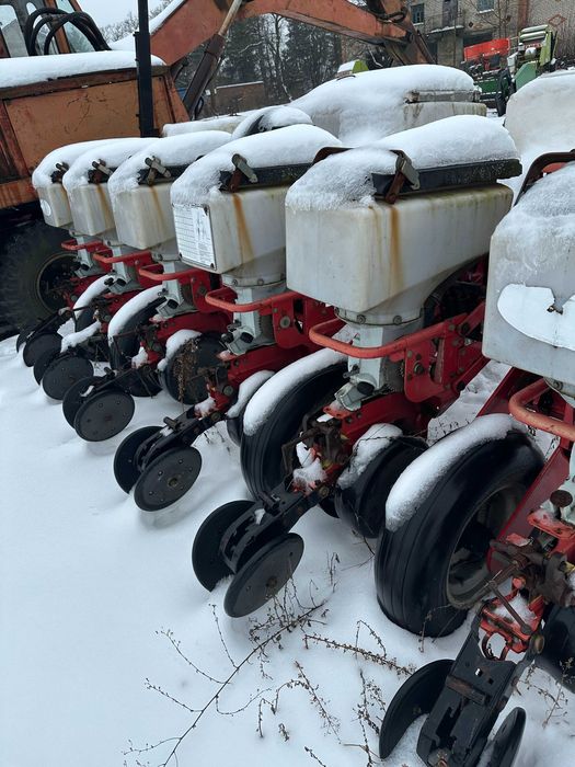 Продається сівалка пневматична Massey Ferguson 555 6