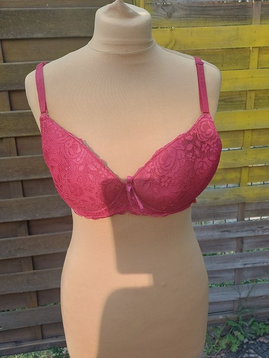 Biustonosz damski czerwony z koronką rozmiar 75A