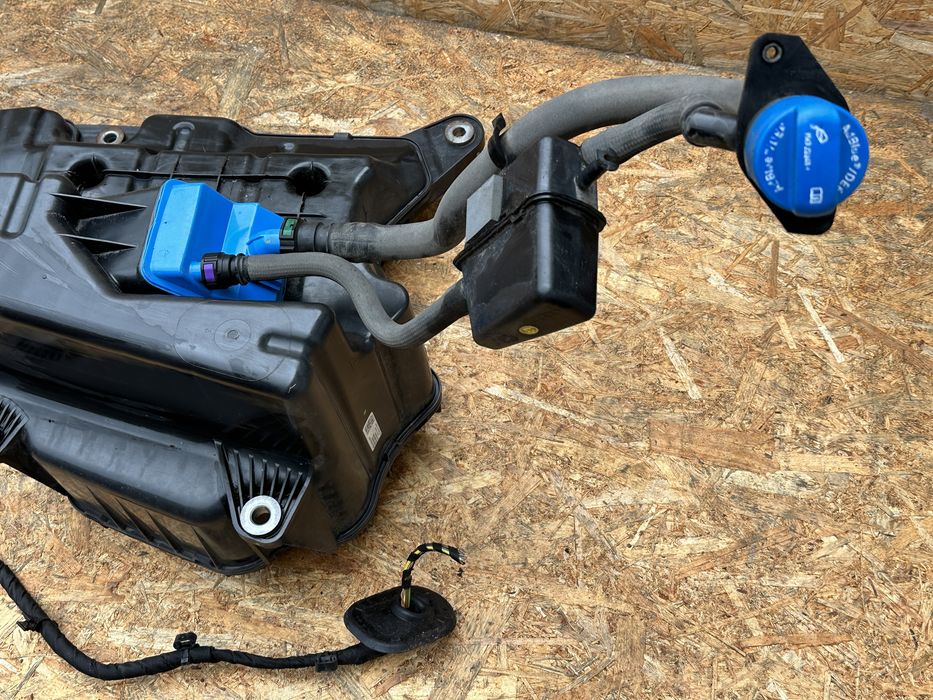 AUDI A4 B9 8W 2.0TDI Zbiornik płynu adblue pompa sterownik