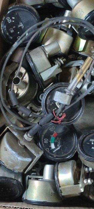 Приборы на грузовики.