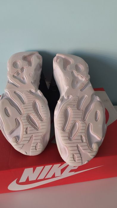 Sneakersy Nike React Live roz.40( zaniżona rozmiar)