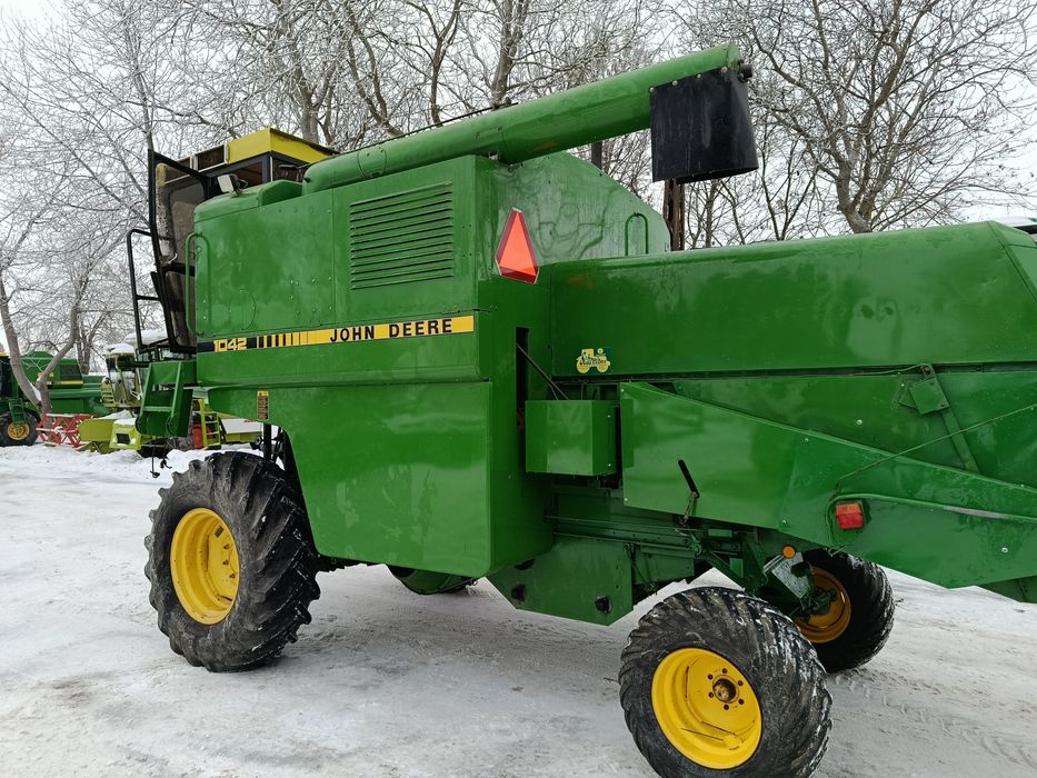 Комбайн John Deere 1042