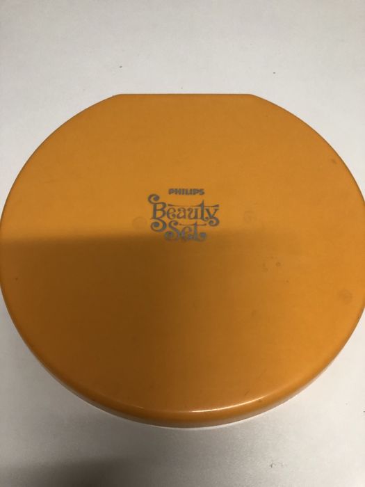 Estojo maquina de depilação e assecorios antiga PHILIPS , em estojo.