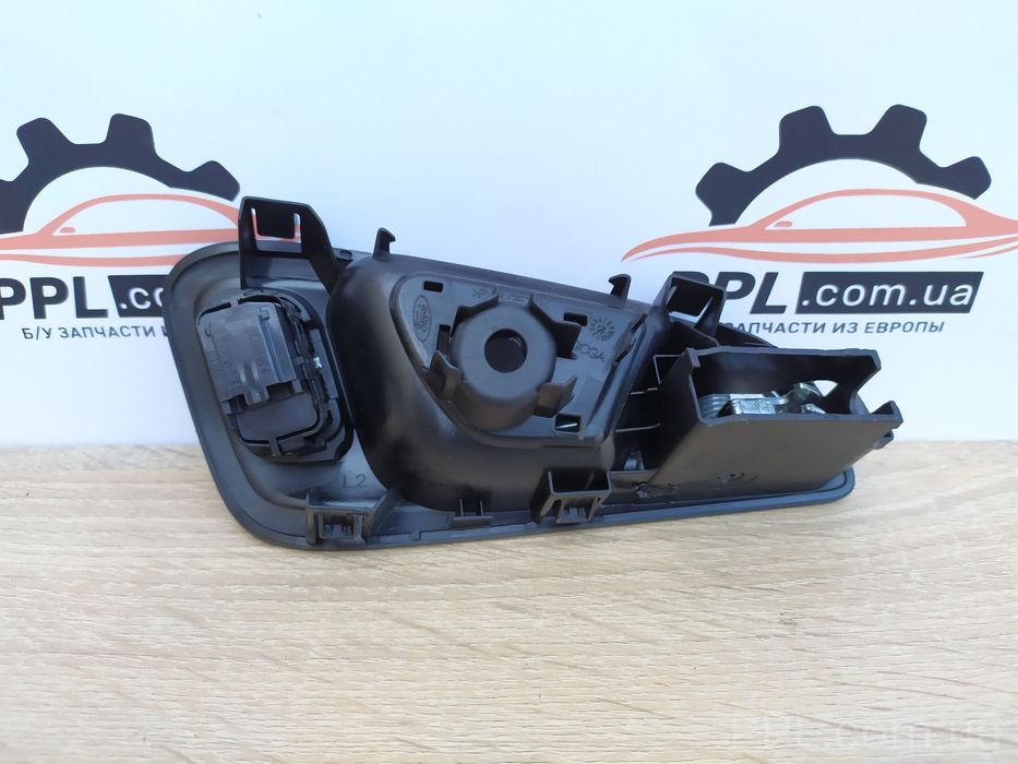 Ford Focus MK3 2011-2018 передняя левая ручка двери внутренняя