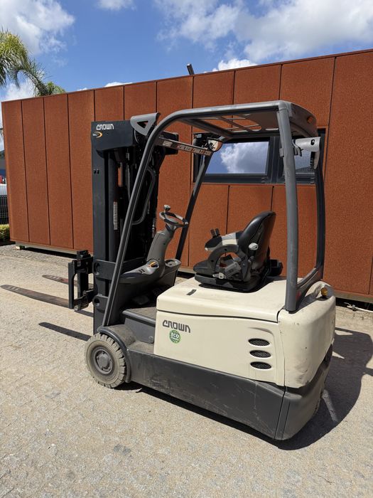 Empilhador elétrico 1600Kg