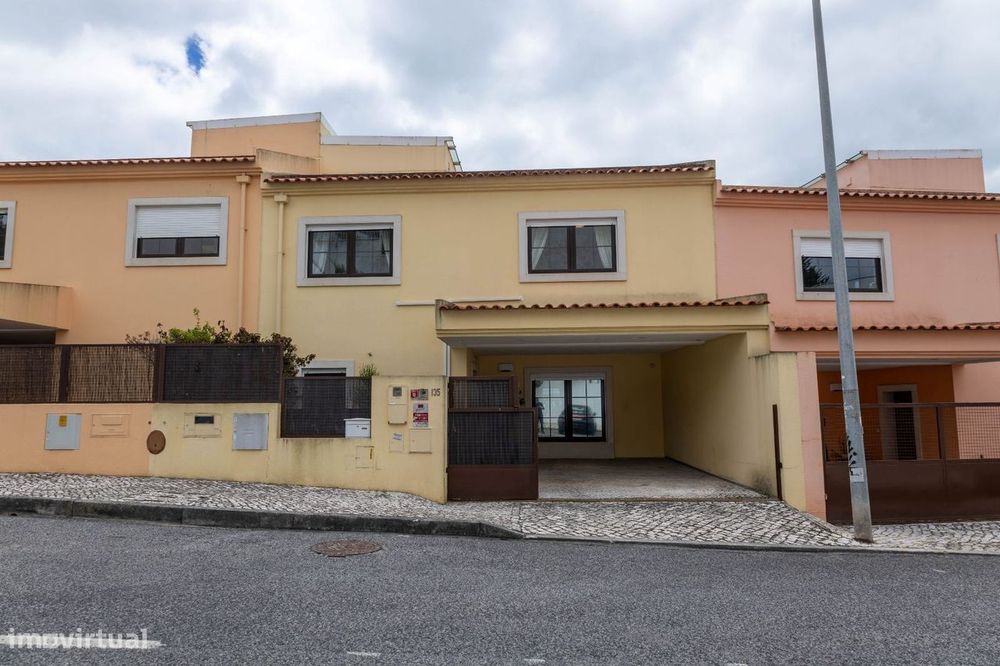 Moradia T3+2 Jardins Parede