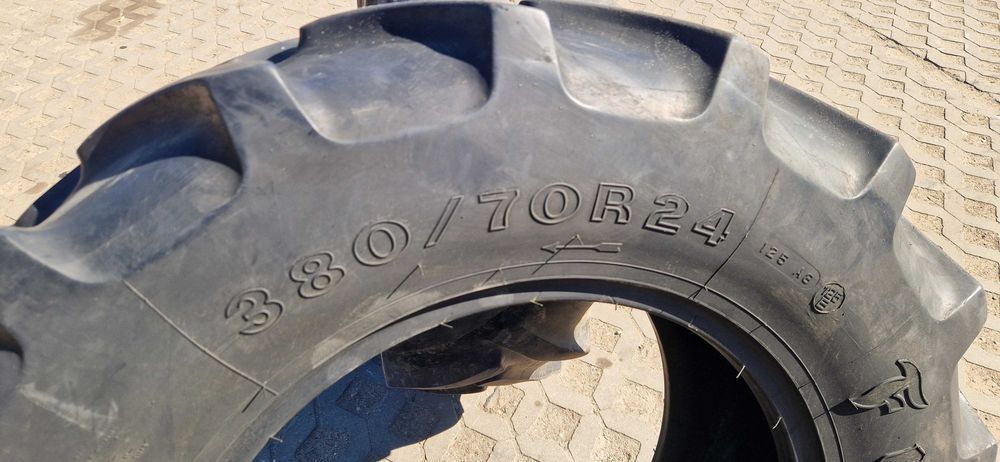 380/70r24 13.6r24 13.6-24 340/85r24 bieżnik 50% bez napraw