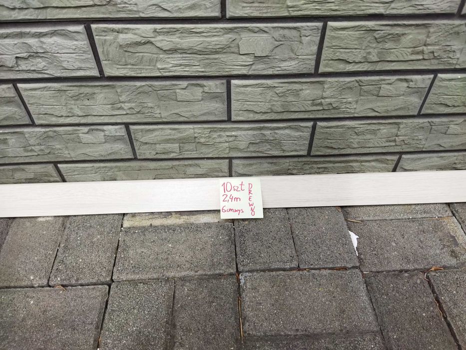 Listwy przypodłogowe