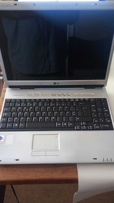 Portátil LG LW65