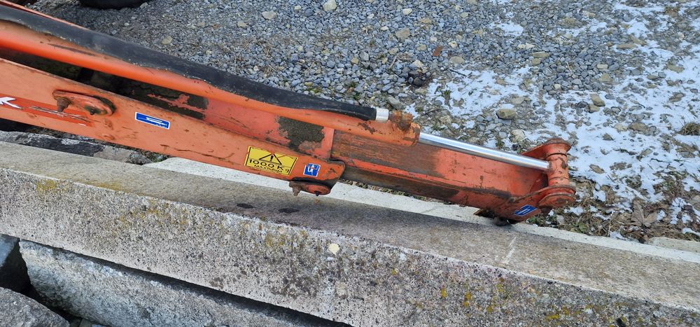 Тракторний навантажувач маніпулятор 1т.