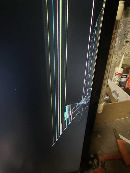 Monitor AOC 32 cale Q3279vWFD8 uszkodzony