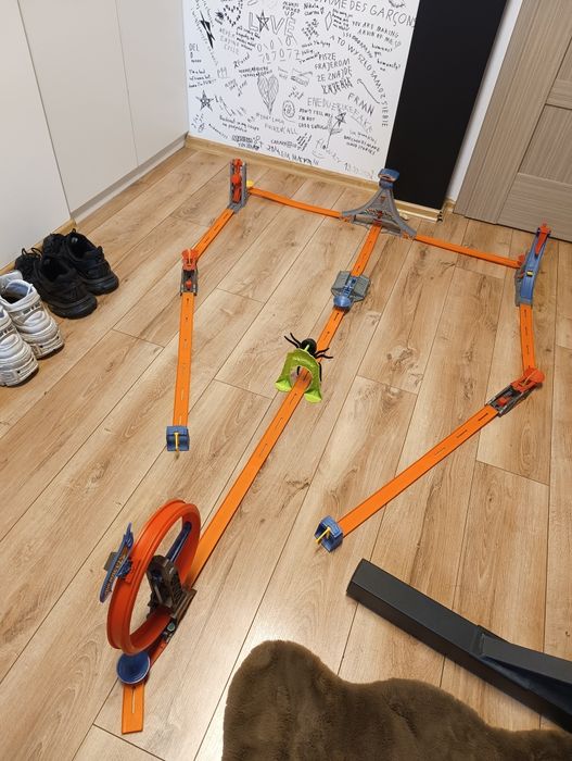 Hot Wheels tory Track Builder