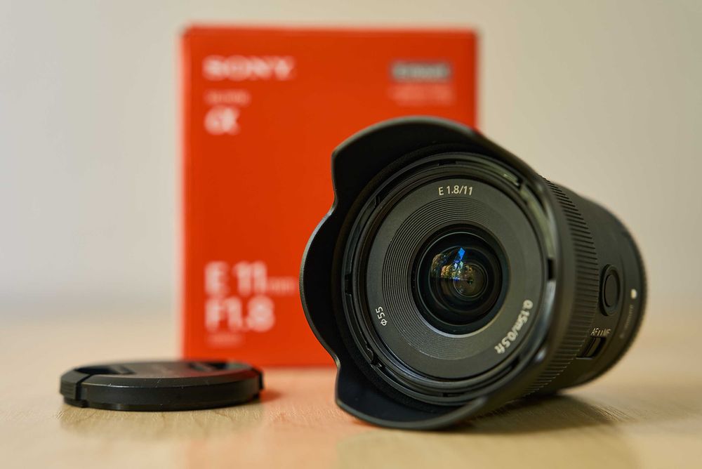Obiektyw Sony E 11 mm F1.8 - SEL11F18 - APS-C stan idealny