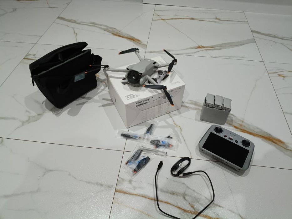 Dron DJI Mini 3 Fly More Combo Kamera 4K CMOS HDR Kontroler RC MEGA ZESTAW