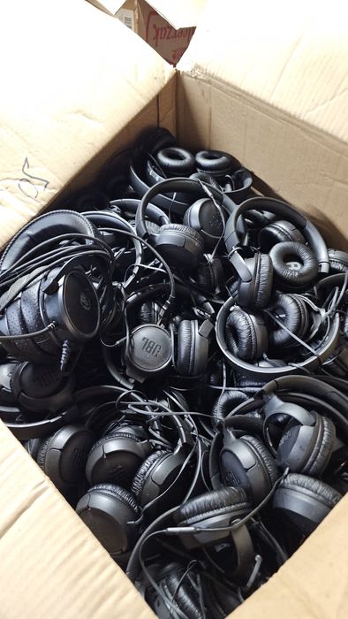 2 sztuki słuchawek JBL tune 500