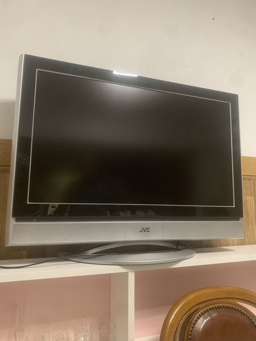 Televisão JVC Giratória
