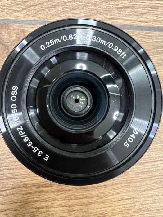 Obiektyw Sony E 16–50 mm f/3.5–5.6 OSS (I generacja, 2012)