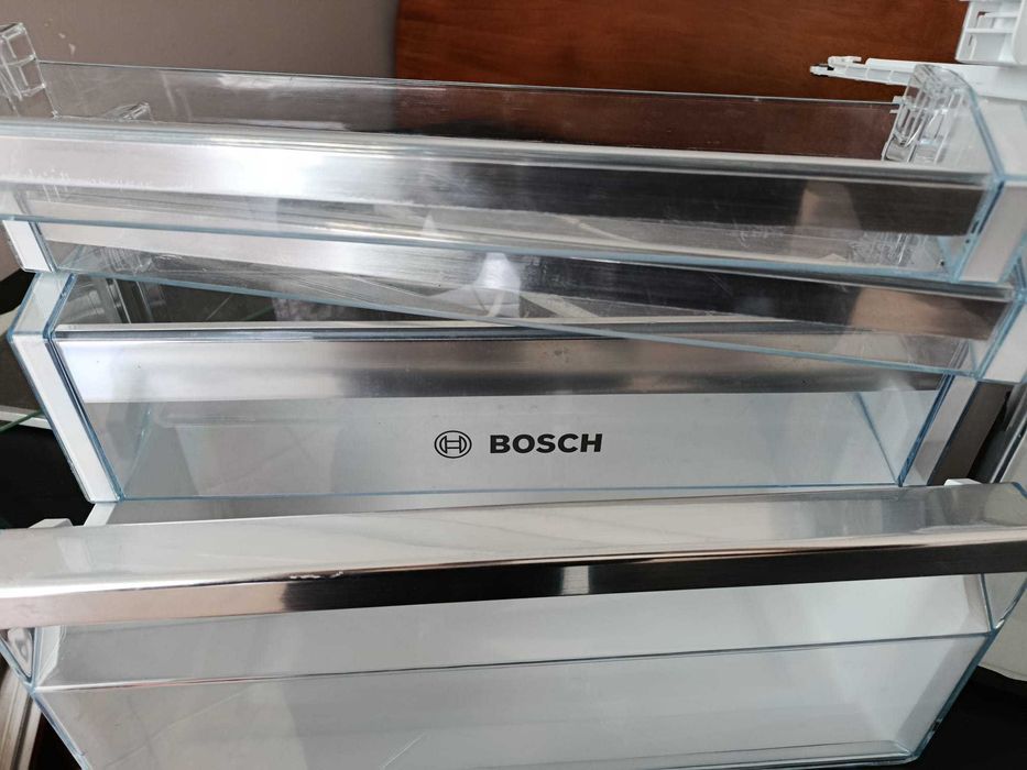 Sprzedam szuflady i półki do lodówki Bosch