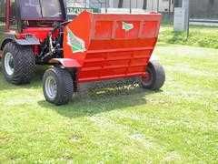 Redexim Piaskarka Rink Wiedenmann Topdresser Napowietrzanie TURFCO Aerator John Deere samozaładowcza piaskarka Top dresser Piaskarki sisis Toro