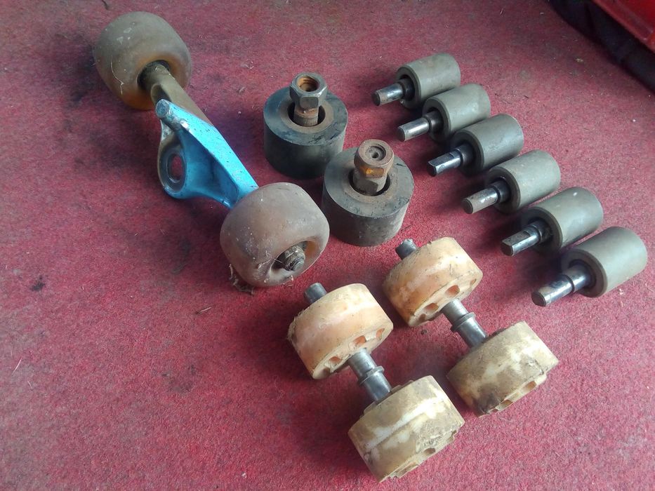 Колесики, ролики маленькие на подшипниках. Для тележки, столика и др.