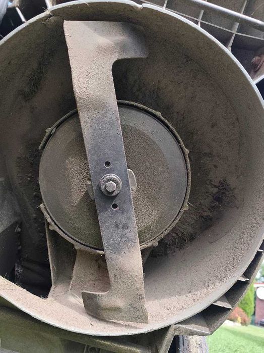 Kosiarka spalinowa HONDA z koszem.