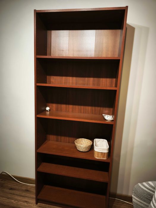 Regał Billy Ikea bardzo ładny