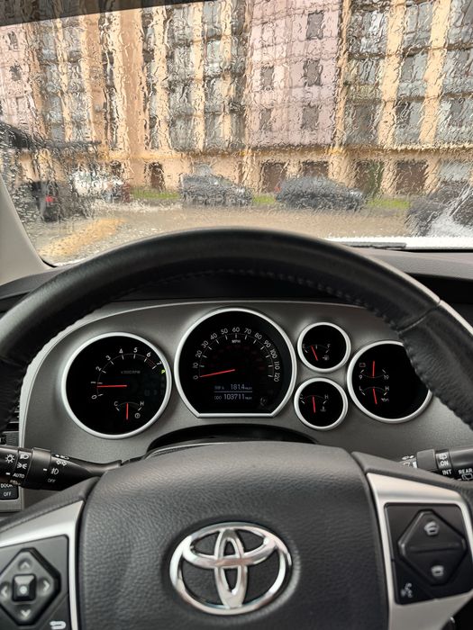 Toyota Sequoia 2014 ГАЗ/БЕНЗИН