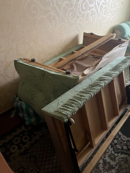Віддам даром диван приїдтьте винесіть
