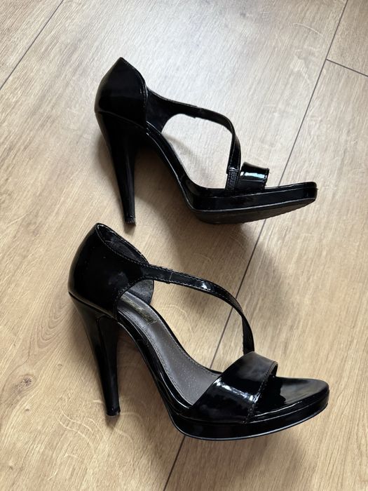 Sandały lakierowane damskie ZARA roz. 38