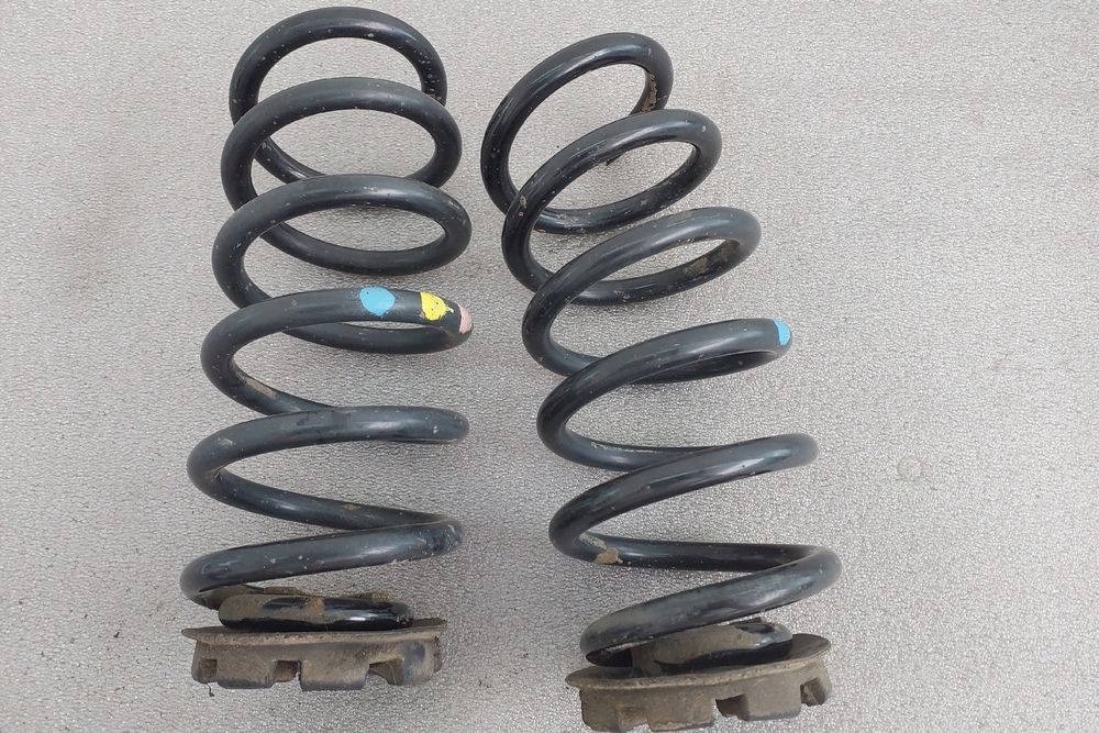 Mola de suspensão trás direita RENAULT Clio IV (BH_)