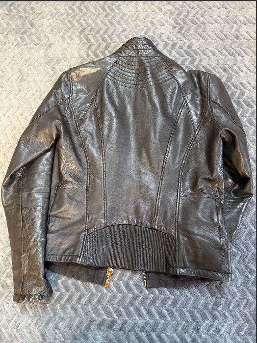 шкіряна куртка Bershka