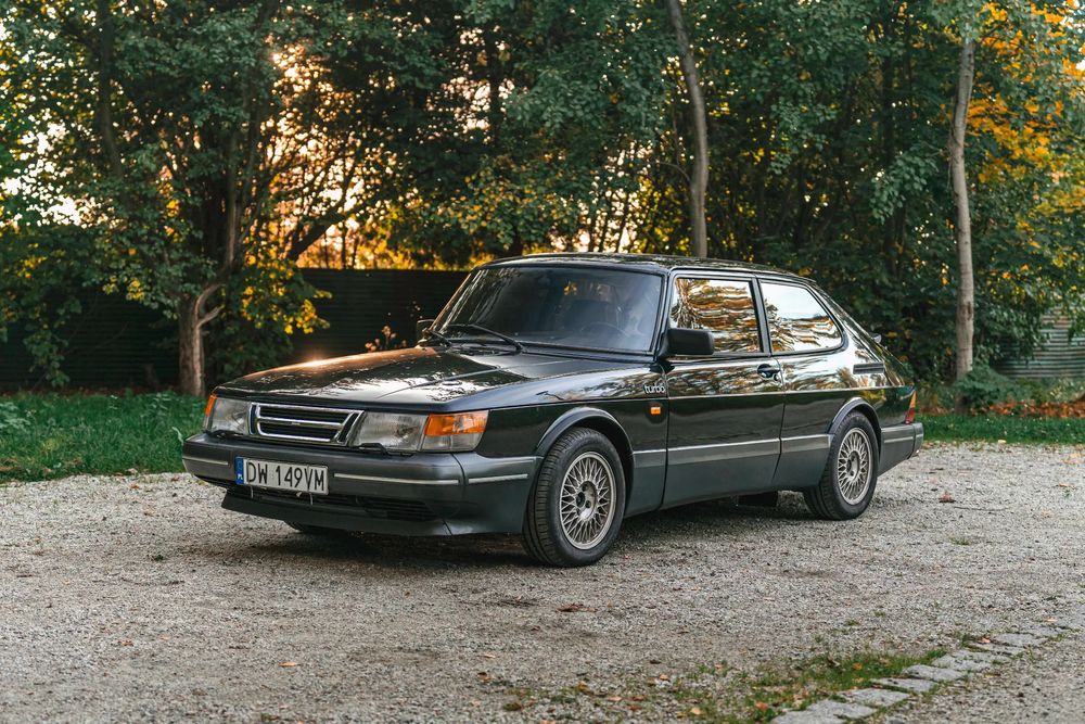 Saab 900