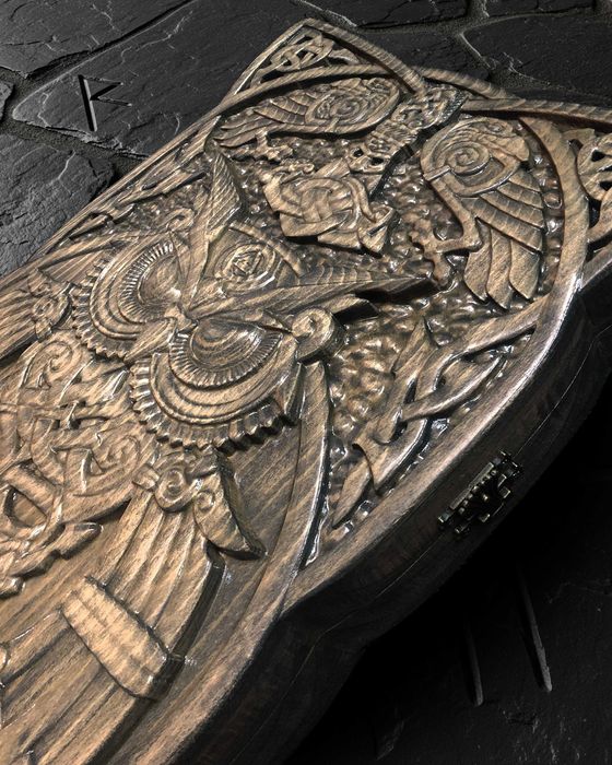 Подарочные резные нарды из дерева в стиле викингов
