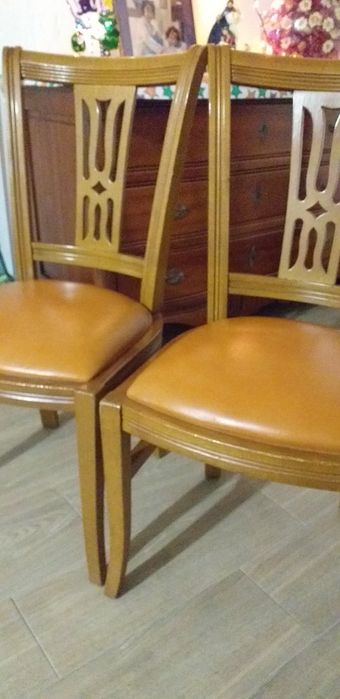 Vendo duas lindas cadeiras