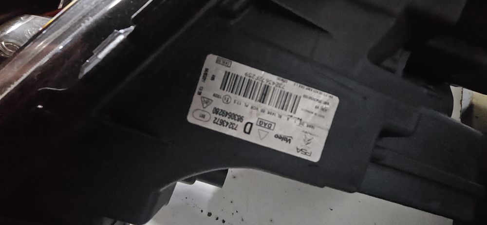 Casal farois Citroen C4 Berlina