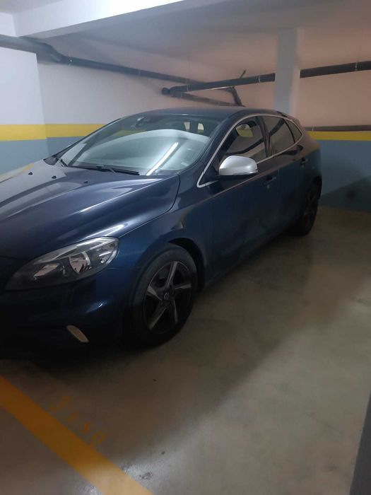 Volvo V40 D4 R-Design