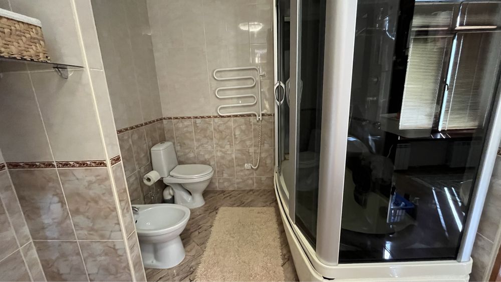 Будинок на березі річки