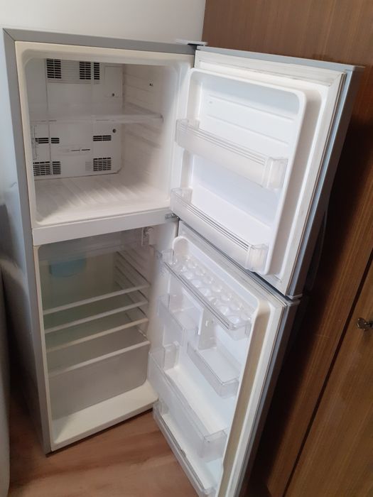 Lodówka Sharp używana bezszronowa