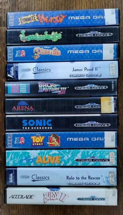 Consola Sega Mega Drive + 2 Comandos + 11 Jogos com Caixa