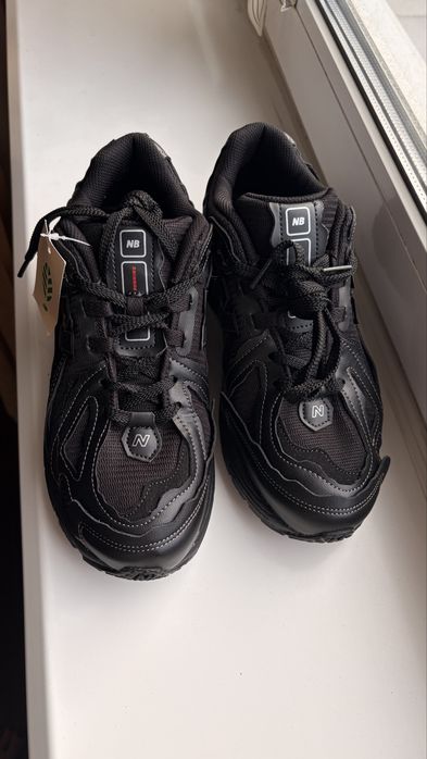 New Balance чорні