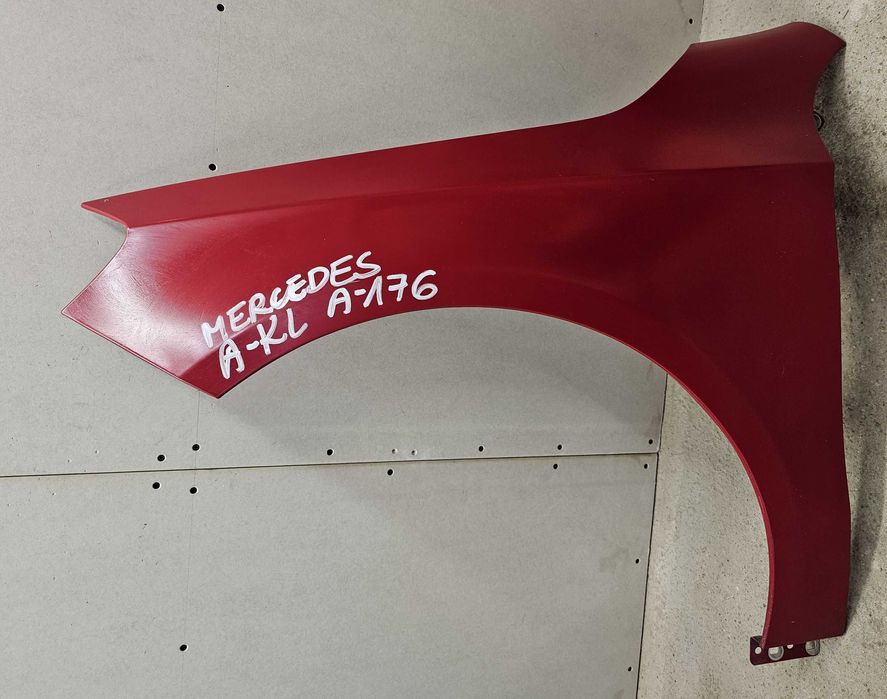 Mercedes A-klasa A-176 A176 błotnik przód przedni lewy