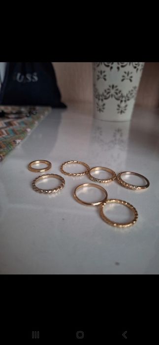 Pierścionki różnej wielkości