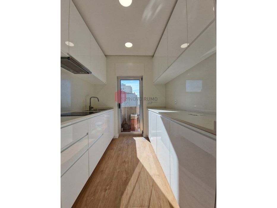 Apartamento T4 para arrendar.