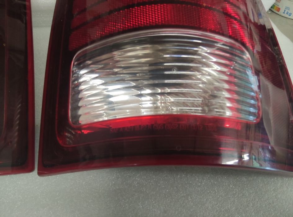 Ram 1500 lampy tył LED komplet